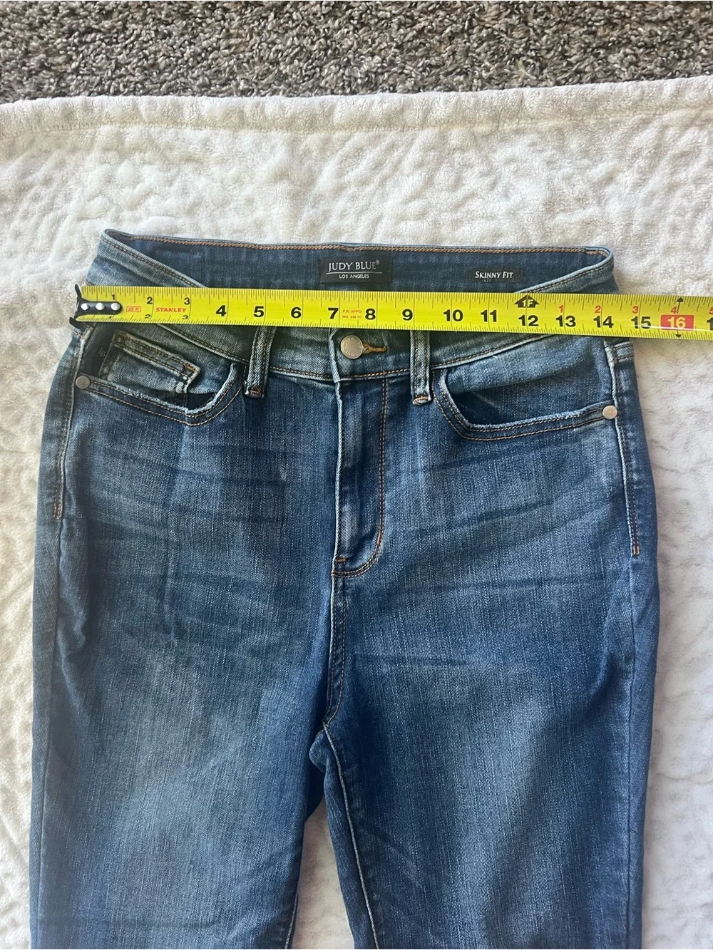 Judy Blue Skinny Fit Jeans Women’s 9/29 Medium Wash Raw Hem Side Slit